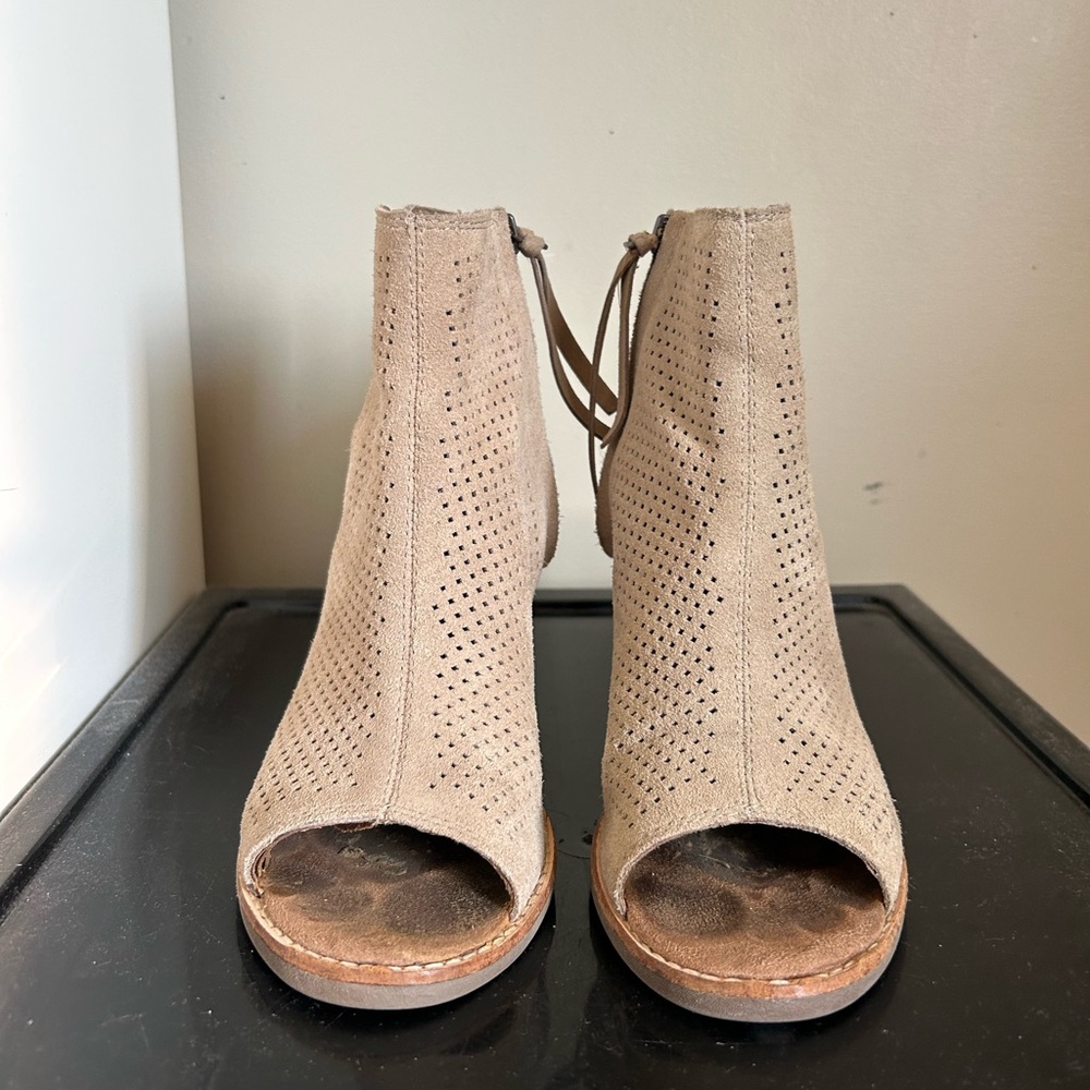 Tom’s Women's Tan Peep-Toe Ankle Boots